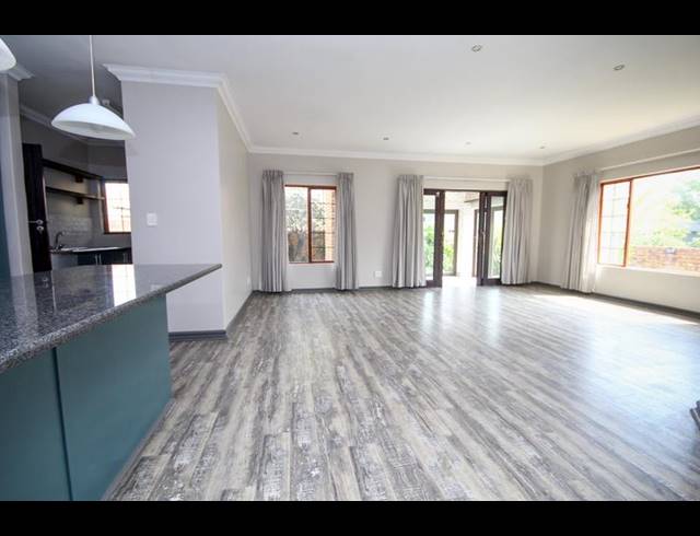 3 BEDROOM TOWNHOUSE FOR SALE IN THATCHFIELD